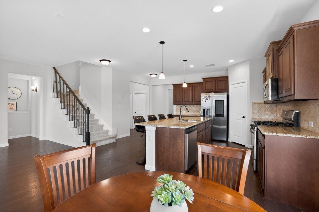 3912 Crater Cir - Photo 7 of 34