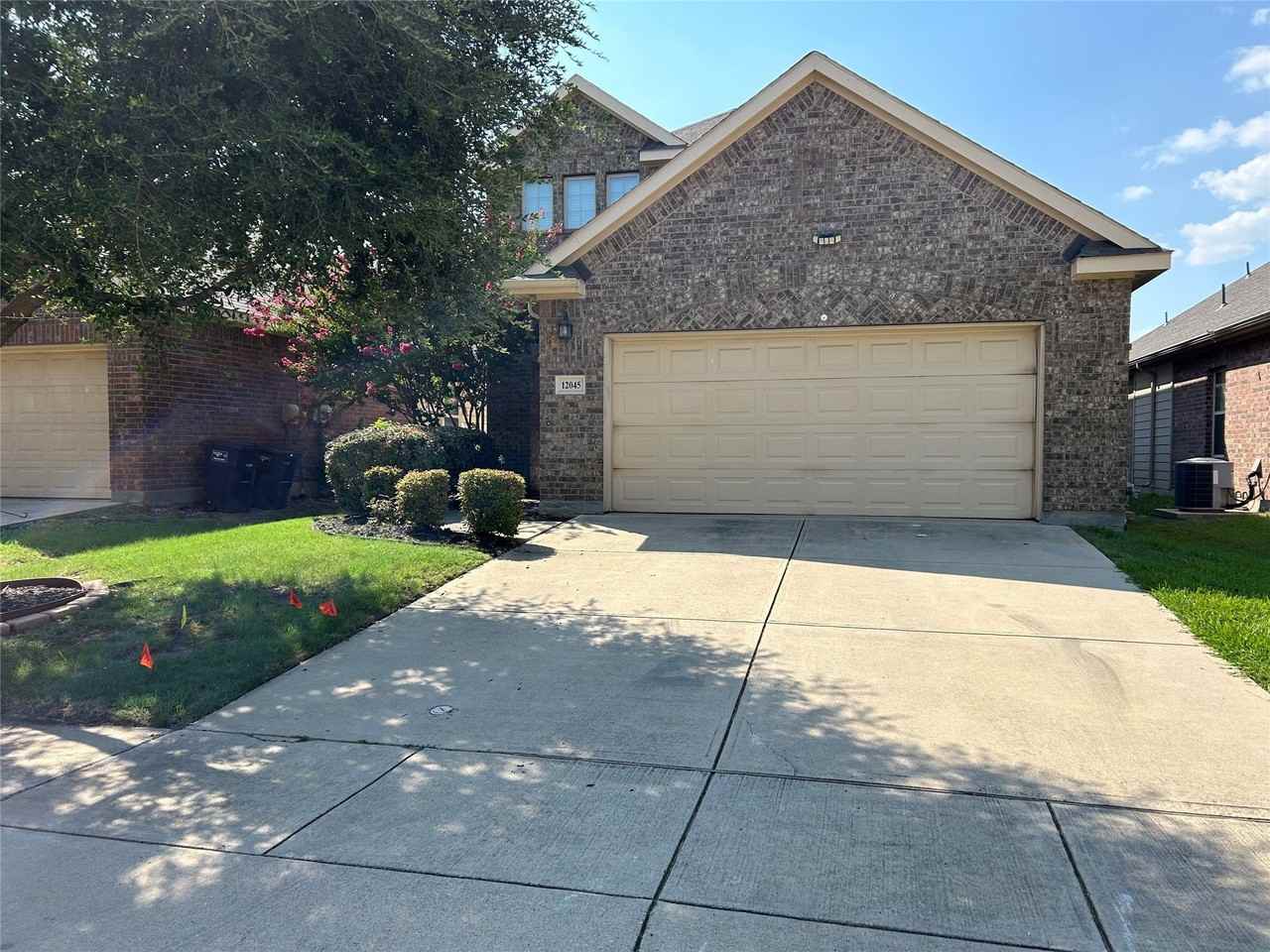 12045 Walden Wood Dr - Photo 2 of 35