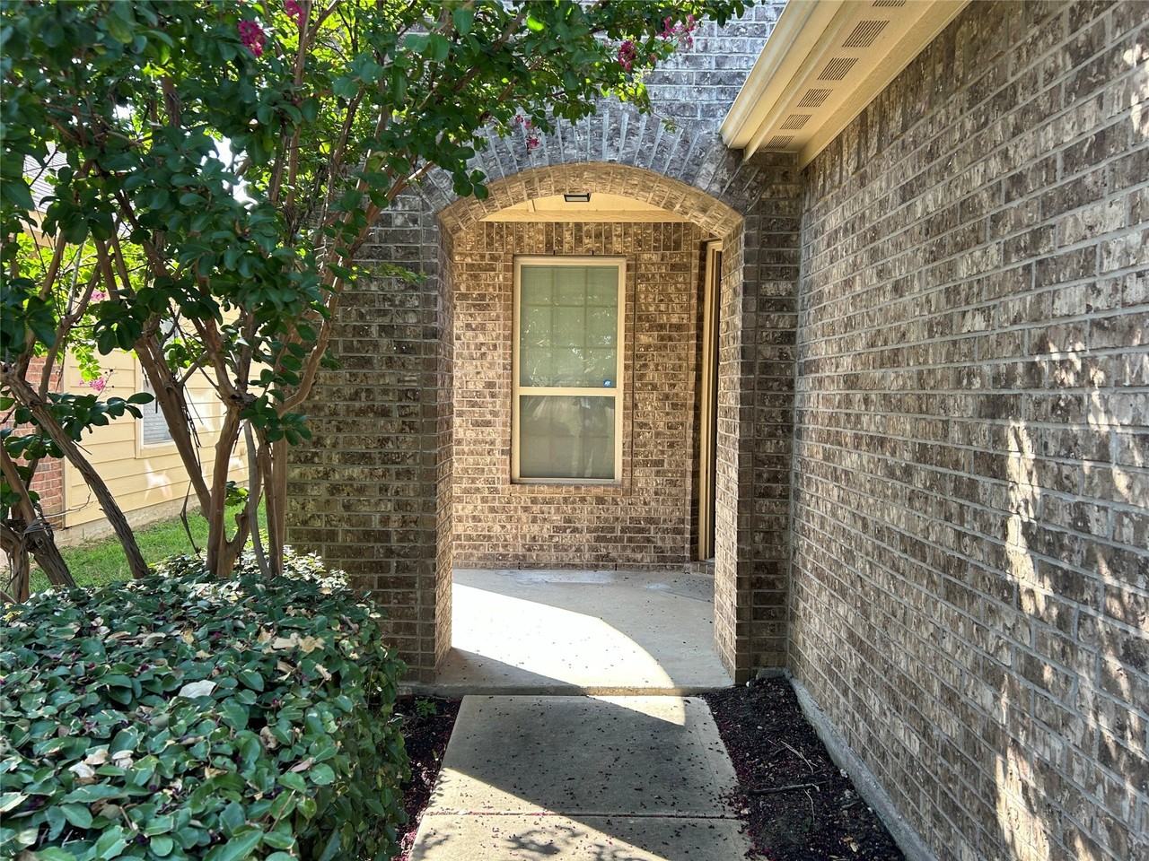 12045 Walden Wood Dr - Photo 4 of 35