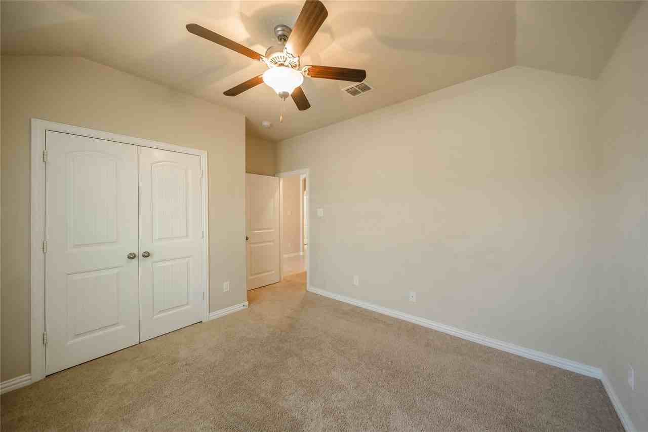 16704 Spence Park Ln - Photo 4 of 37