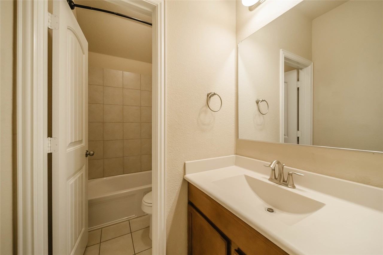 16704 Spence Park Ln - Photo 5 of 37