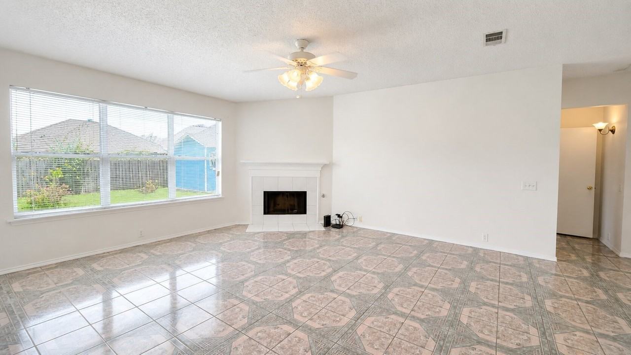 1407 Autumncrest Dr - Photo 6 of 18