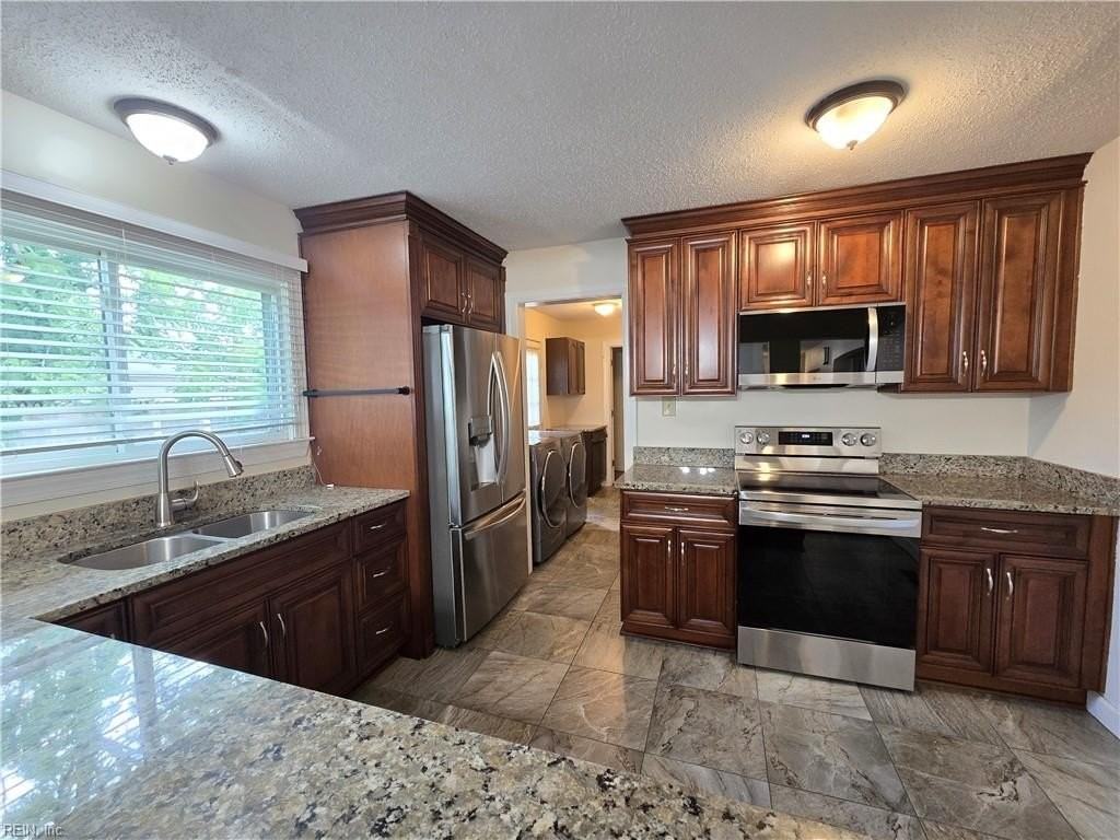 3840 S Plaza Trl - Photo 3 of 19