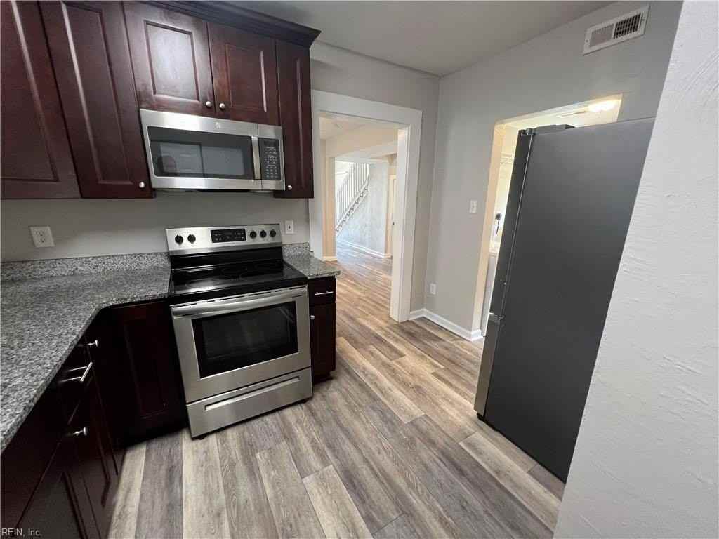 1419 W 27th St - Photo 2 of 23
