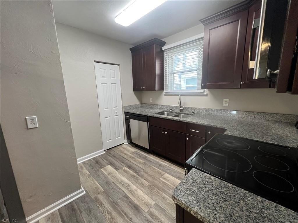 1419 W 27th St - Photo 3 of 23