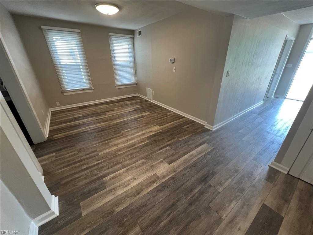 1419 W 27th St - Photo 5 of 23