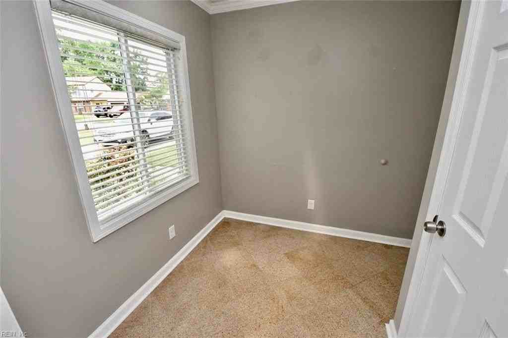 504 S Kings Point Rd - Photo 4 of 19