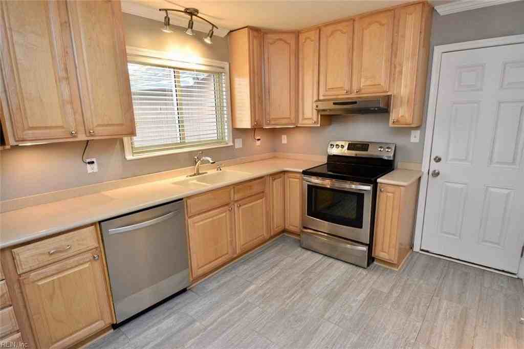 504 S Kings Point Rd - Photo 5 of 19