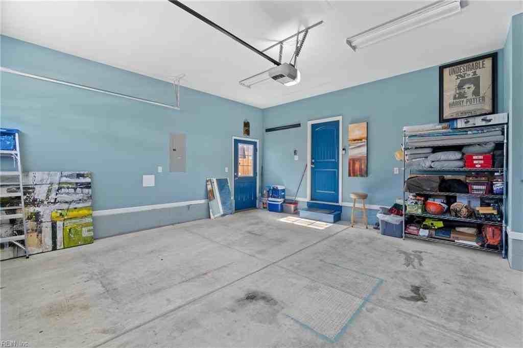 3011 Bapaume Ave - Photo 3 of 10
