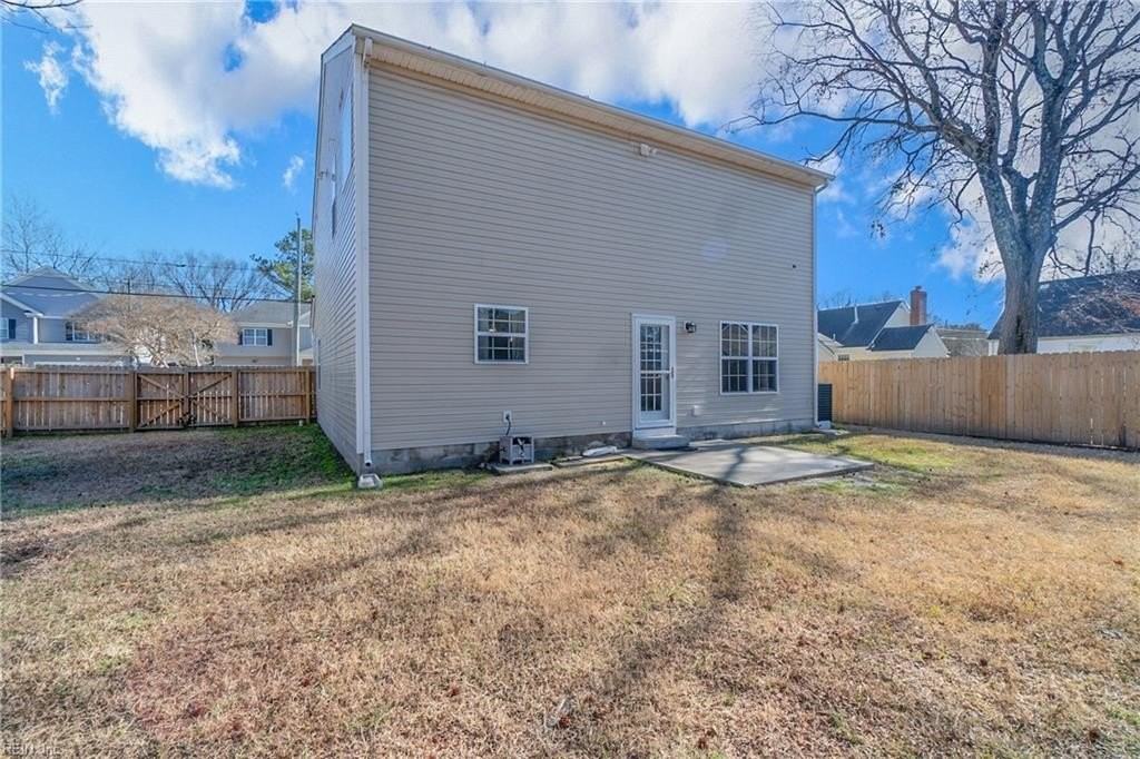 3011 Bapaume Ave - Photo 4 of 10