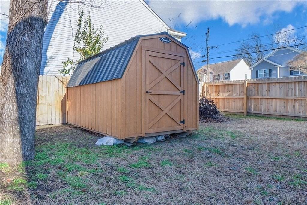 3011 Bapaume Ave - Photo 7 of 10