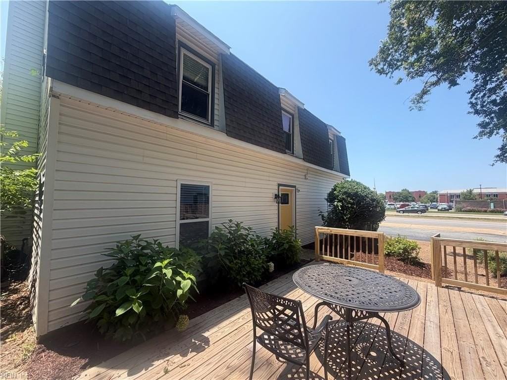 374 Eaton St - Photo 3 of 4