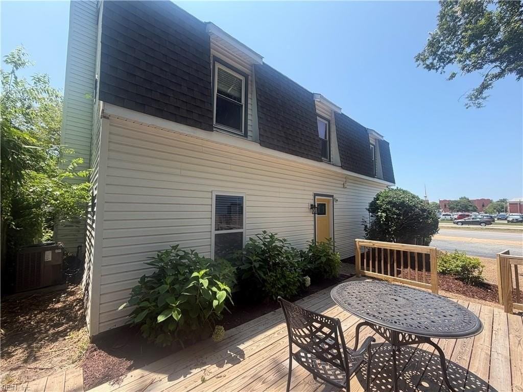 374 Eaton St - Photo 4 of 4