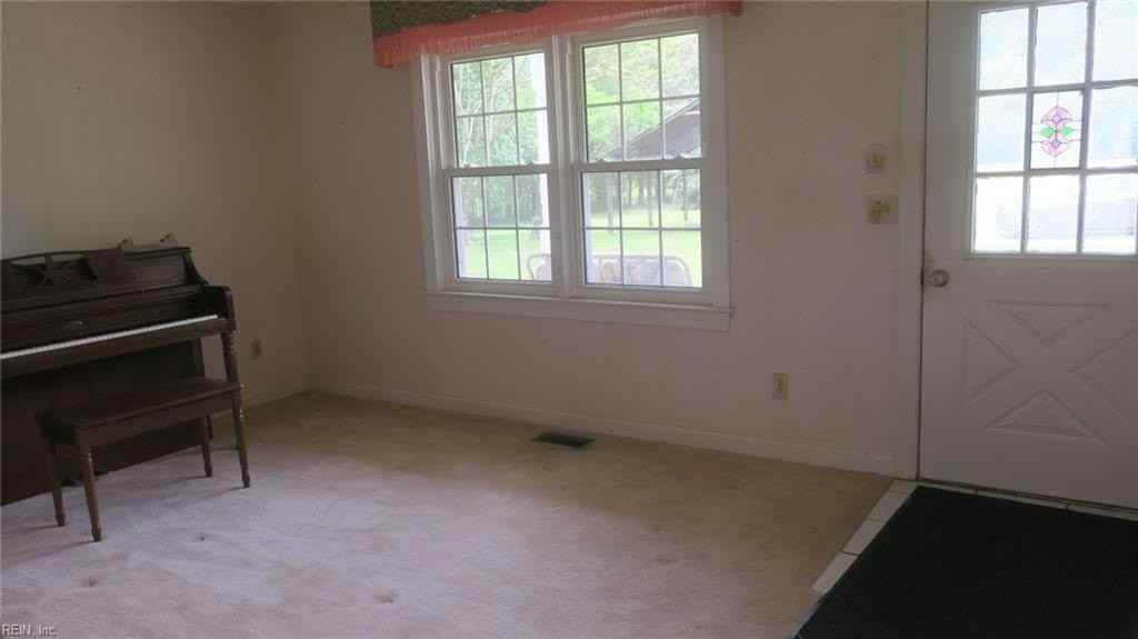 19475 Beechwood Ln - Photo 5 of 23