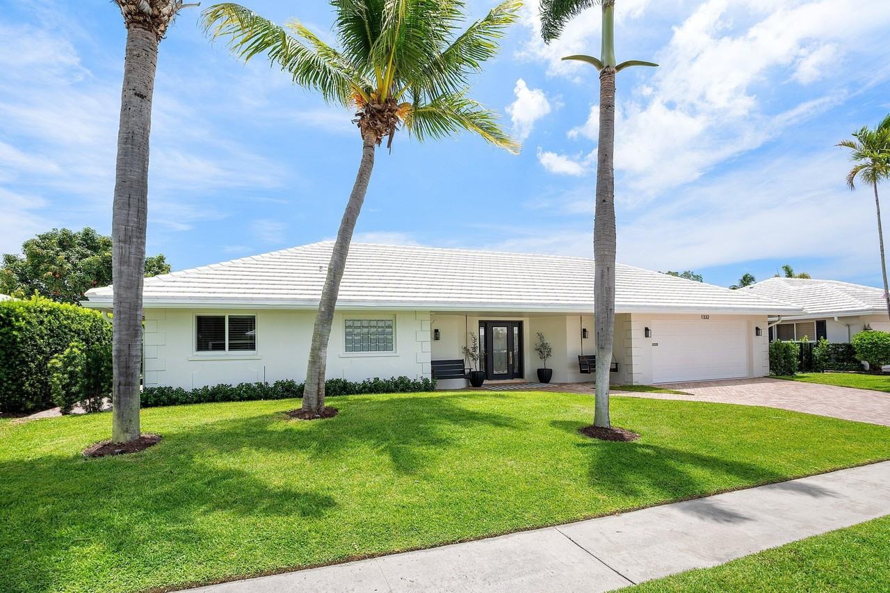 1332 Sw Tamarind Way - Photo 3 of 50