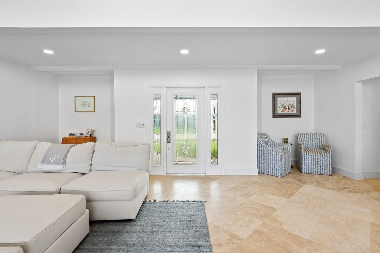 1332 Sw Tamarind Way - Photo 6 of 50