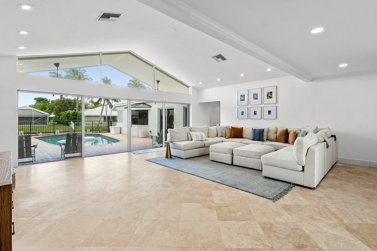 1332 Sw Tamarind Way - Photo 7 of 50