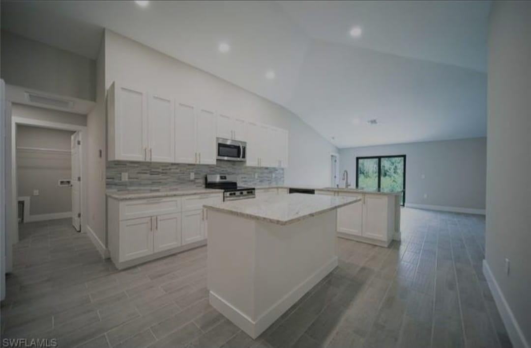 374 Pennfield St - Photo 3 of 13