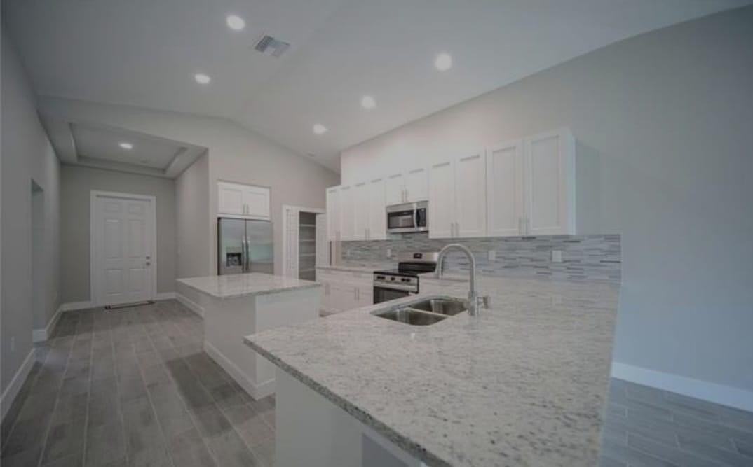 374 Pennfield St - Photo 4 of 13