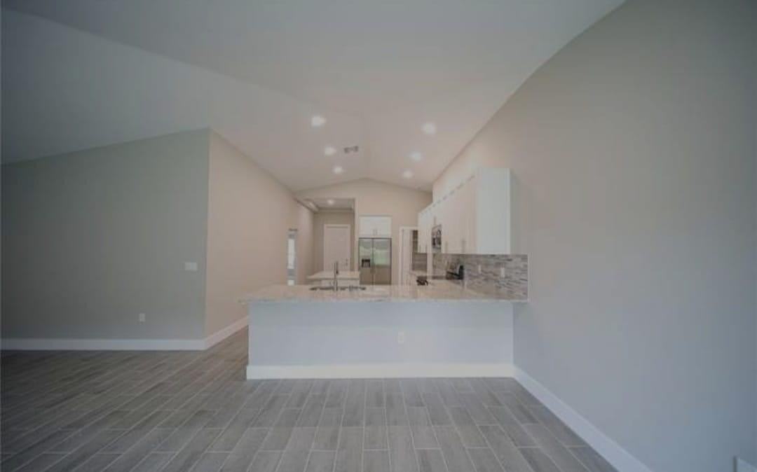 374 Pennfield St - Photo 5 of 13