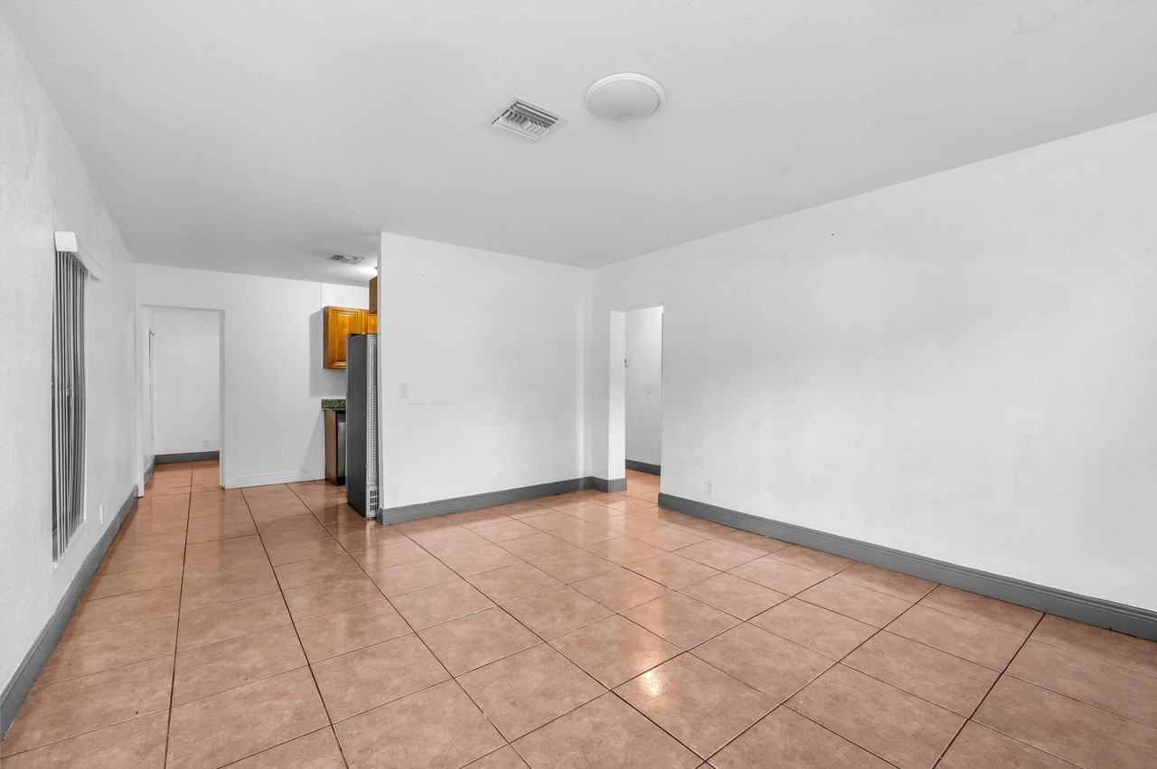 124 Sw 10th Ave - Photo 3 of 17