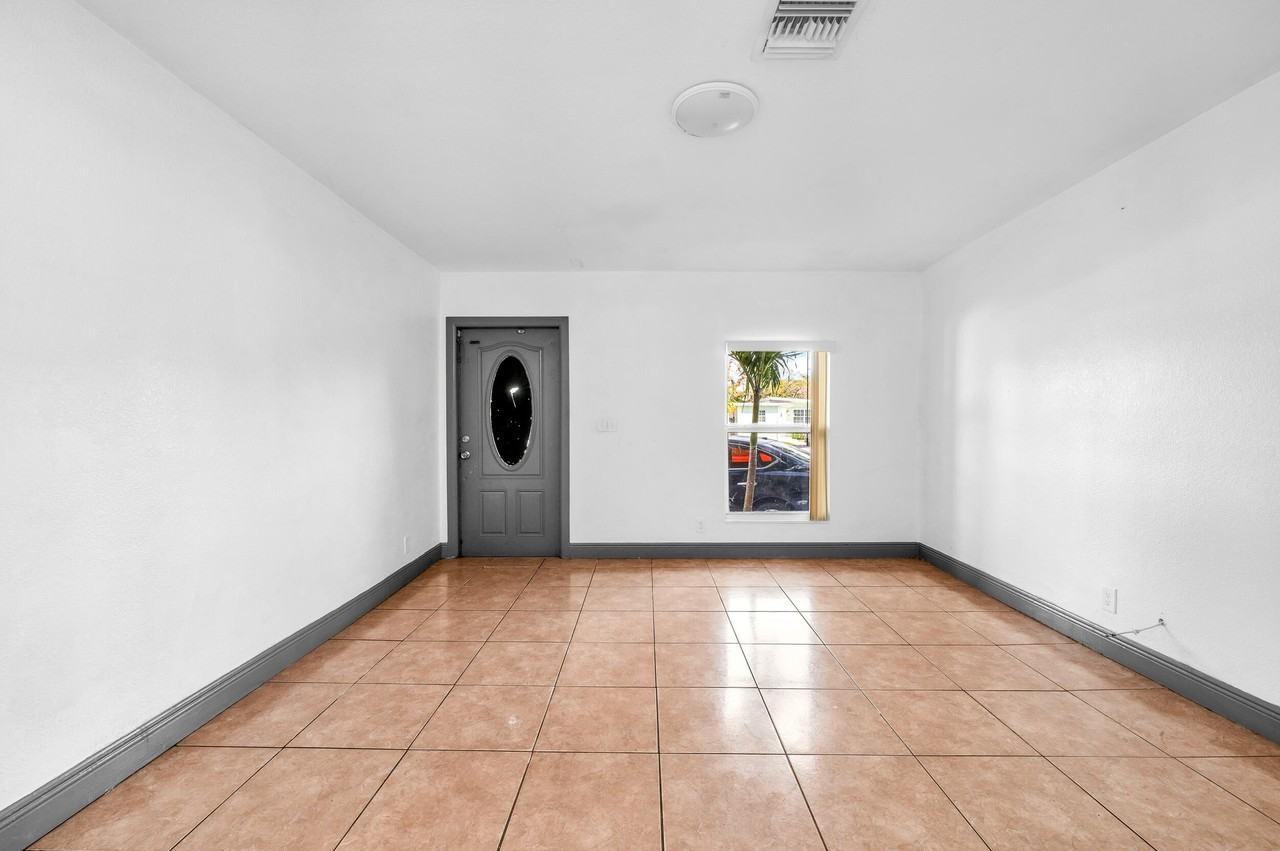 124 Sw 10th Ave - Photo 4 of 17