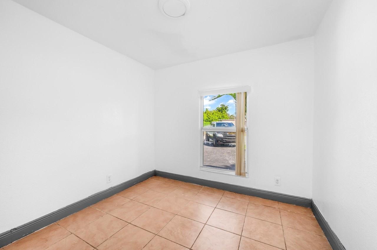 124 Sw 10th Ave - Photo 5 of 17