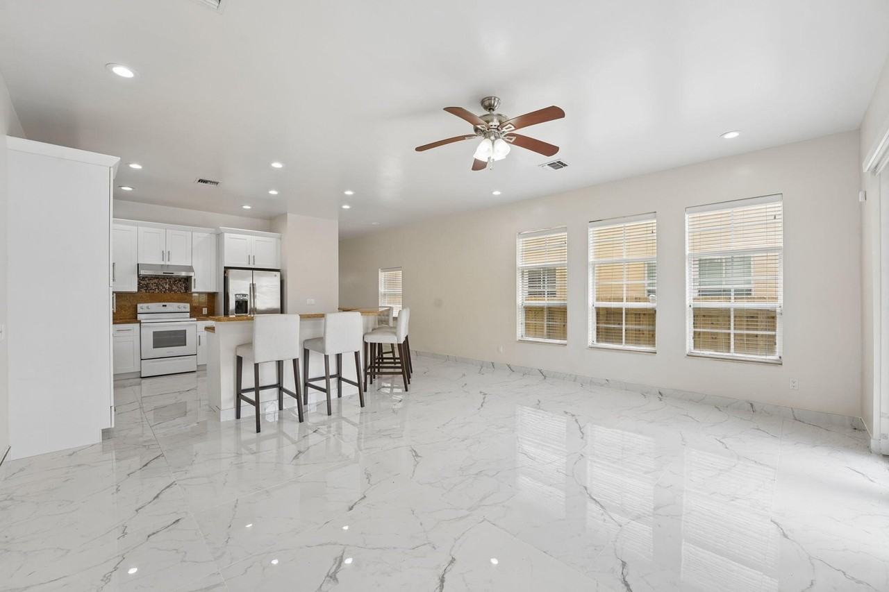 819 Sw 7th Ave - Photo 2 of 38