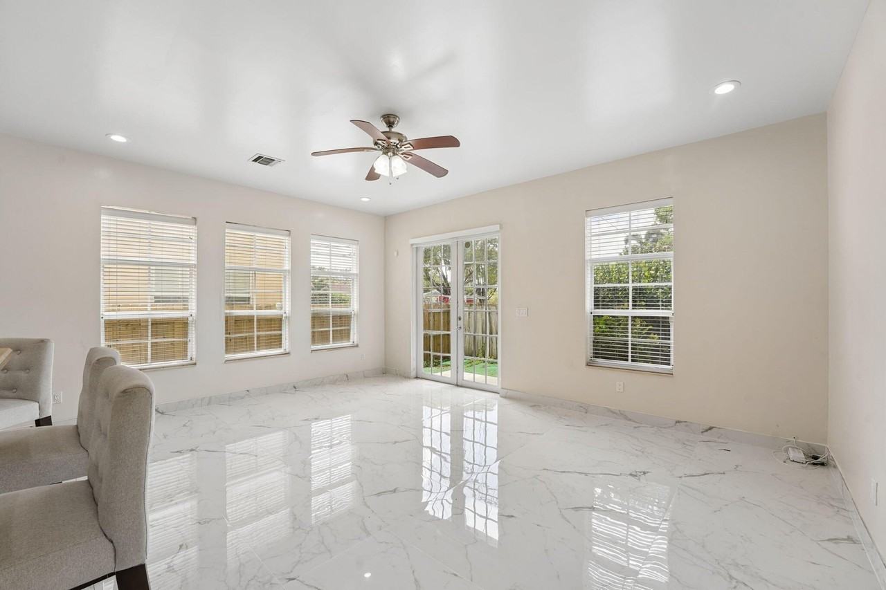 819 Sw 7th Ave - Photo 3 of 38