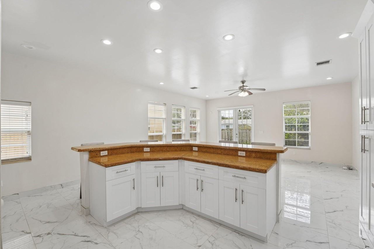 819 Sw 7th Ave - Photo 5 of 38