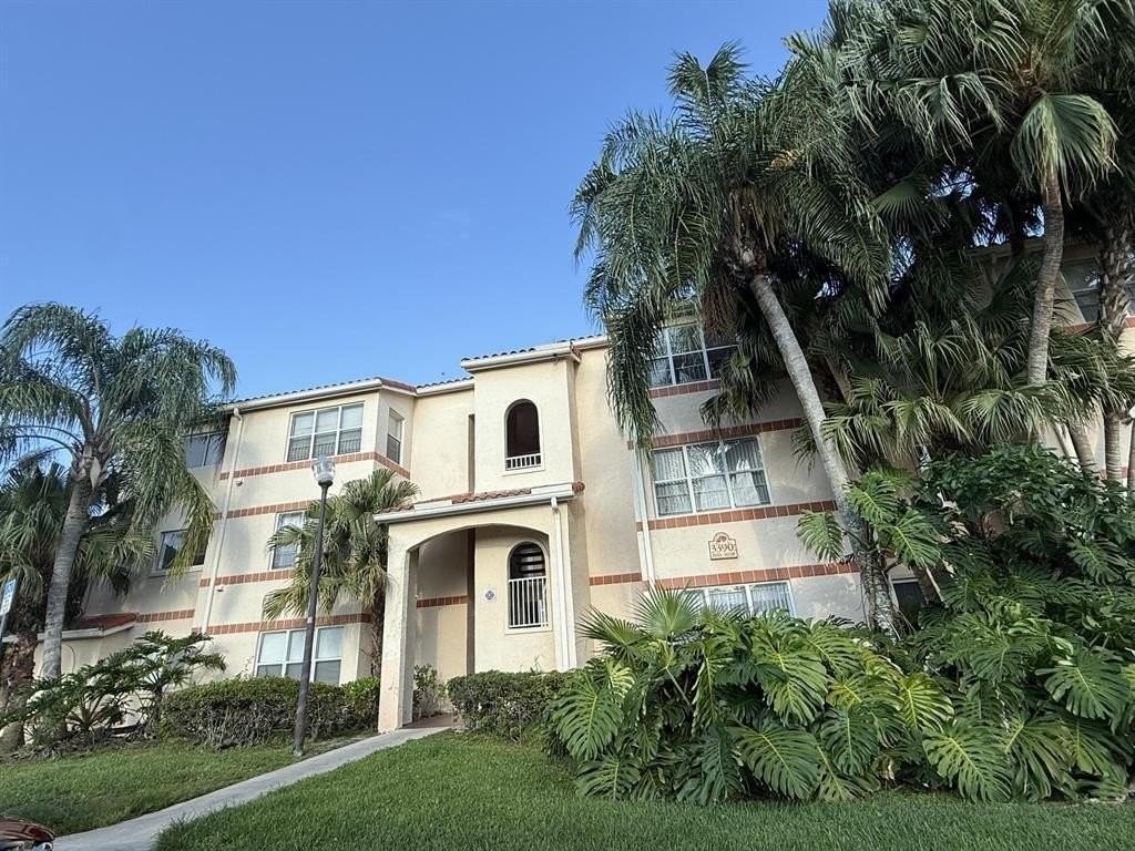 3390 Pinewalk Dr N #1012