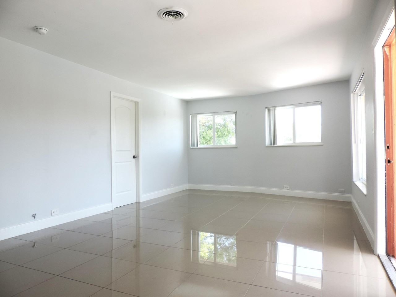 915 Se 22nd Ave - Photo 5 of 30