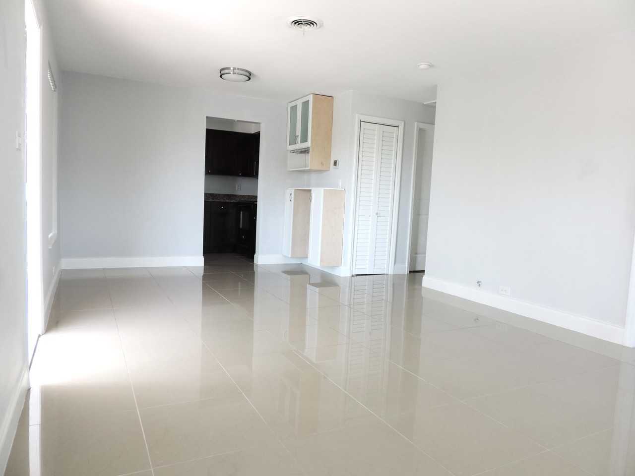 915 Se 22nd Ave - Photo 7 of 30