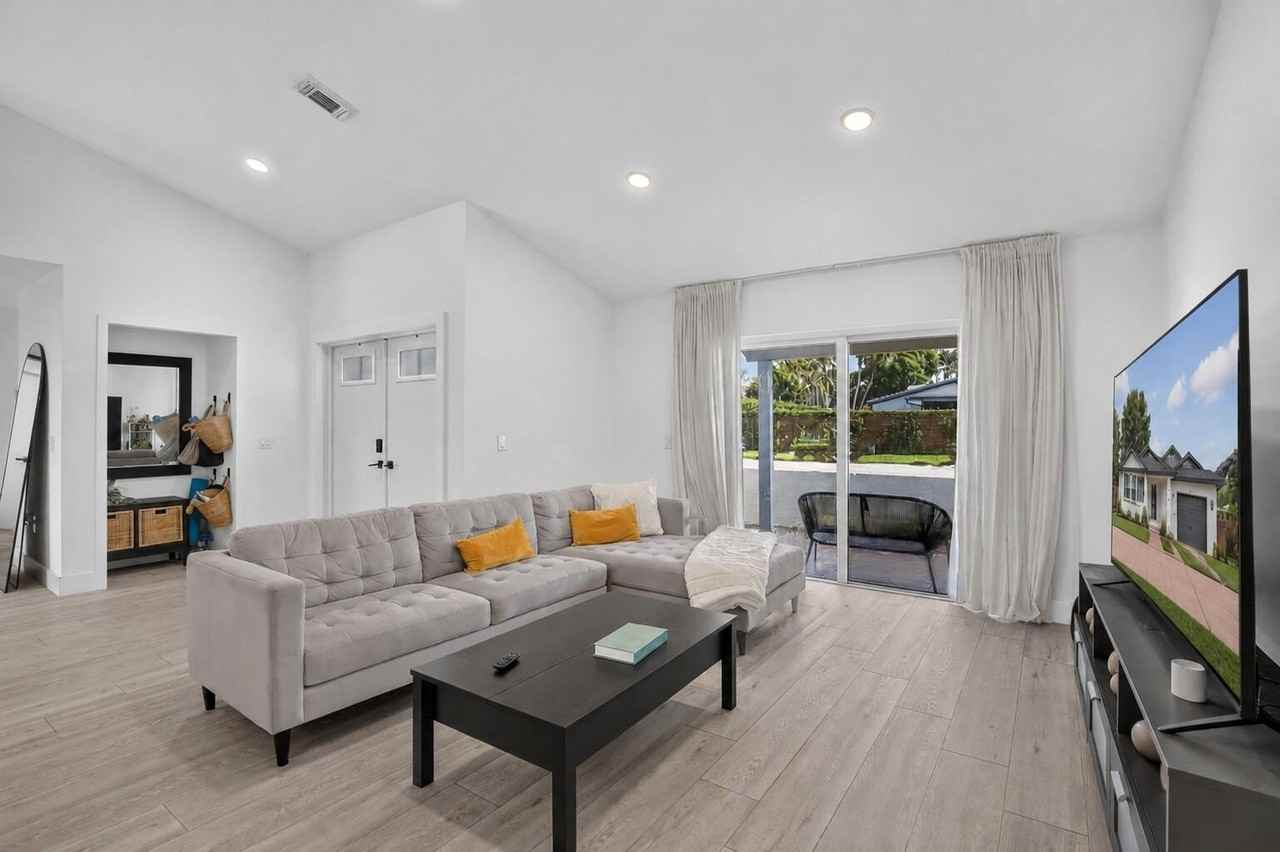 16709 Sw 5th Ct - Photo 4 of 45