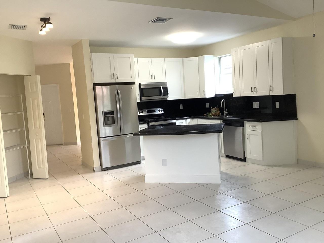 7330 Nw 1st Pl - Photo 2 of 27
