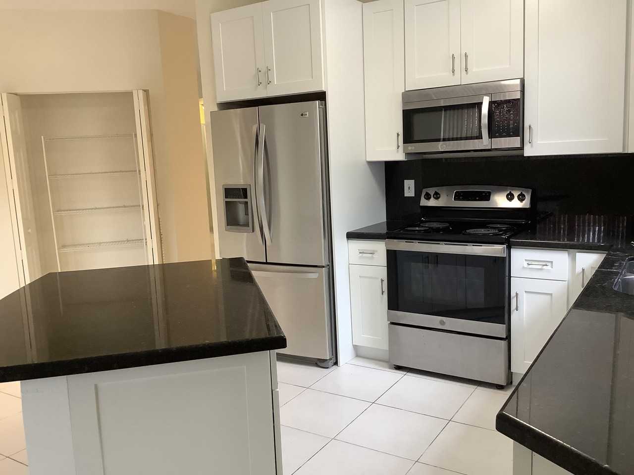 7330 Nw 1st Pl - Photo 4 of 27