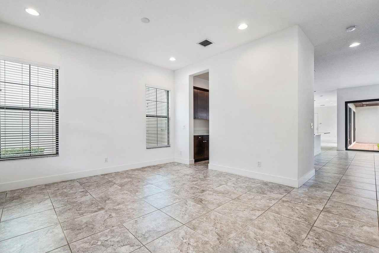 13644 Dumont Rd - Photo 5 of 31