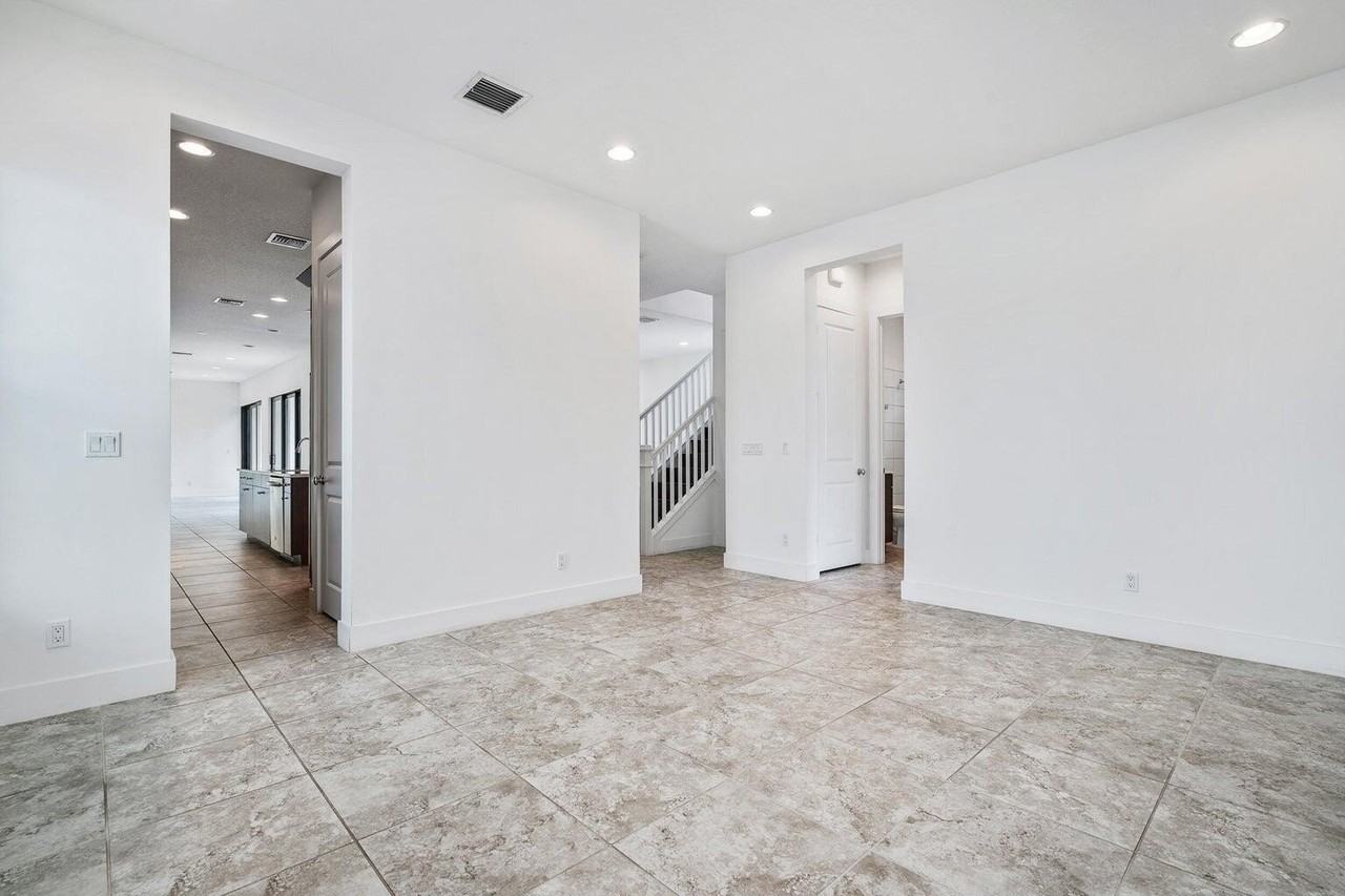 13644 Dumont Rd - Photo 6 of 31