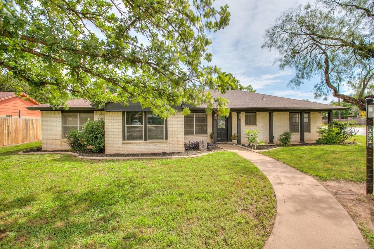 3202 Tanglewood Dr - Photo 3 of 29