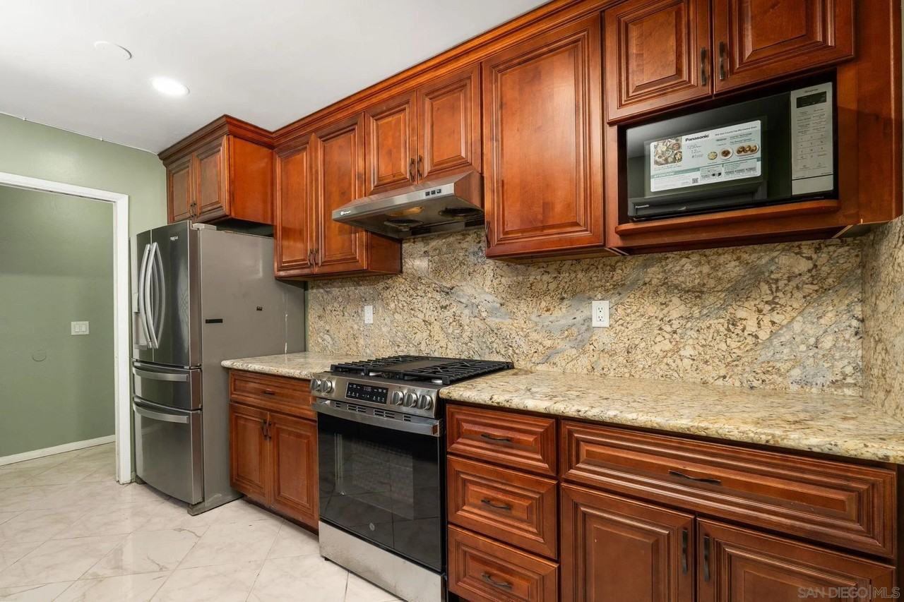 3867 35th St - Photo 2 of 32