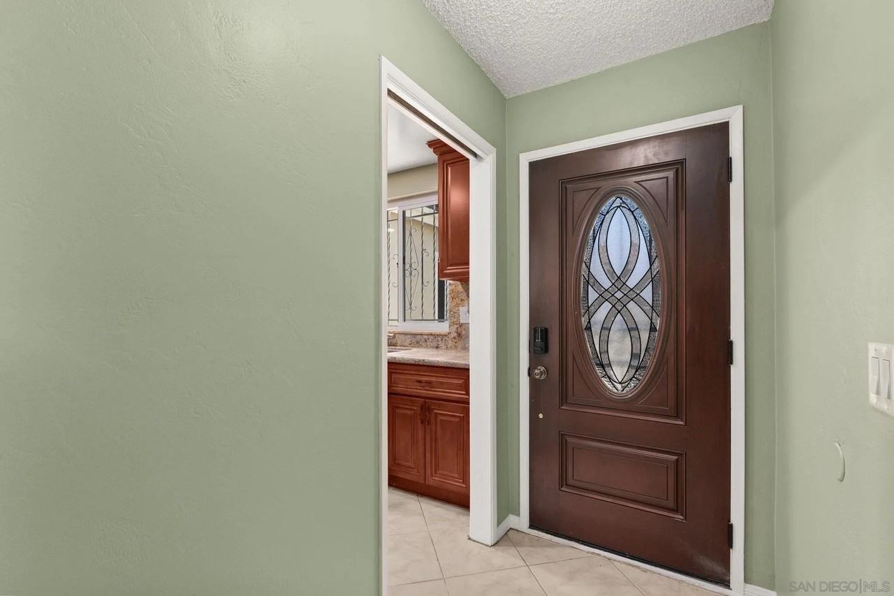 3867 35th St - Photo 4 of 32