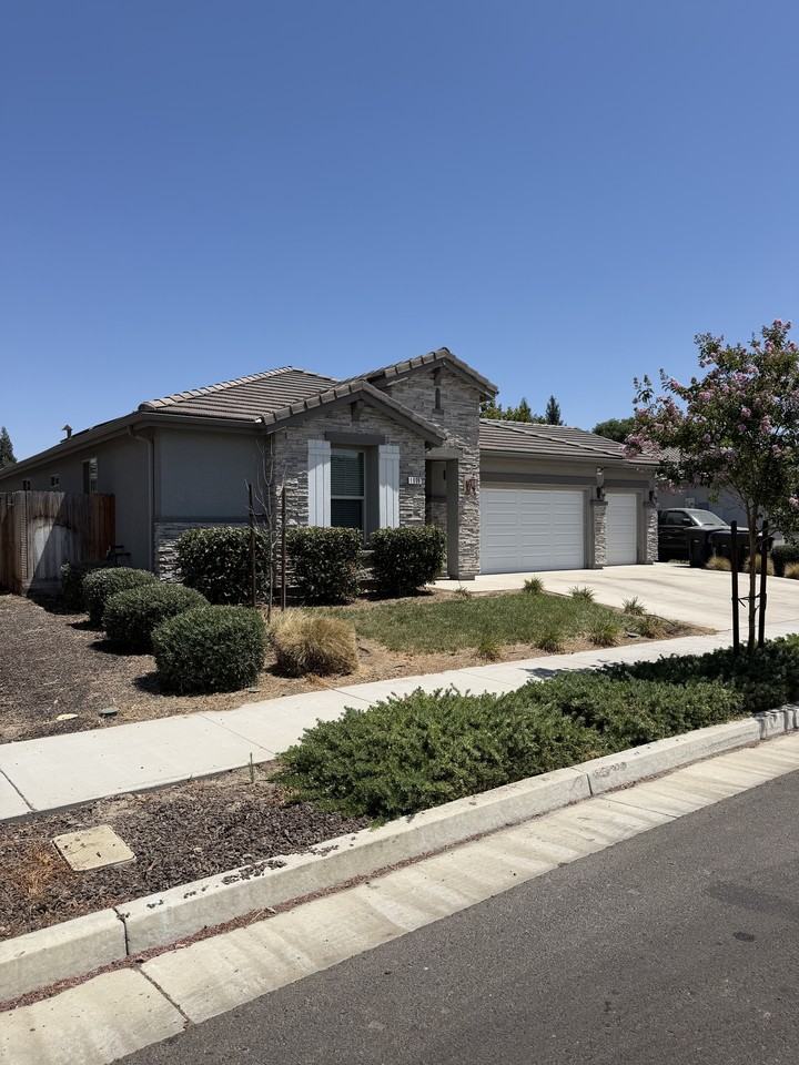 1908 E Monte Vista Ave #1 - Photo 4 of 50