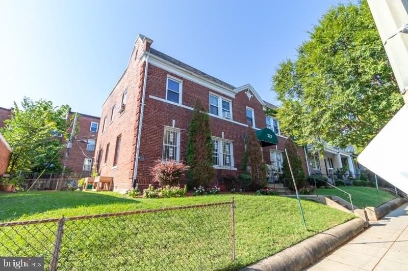 321 Adams St Ne - Photo 2 of 5