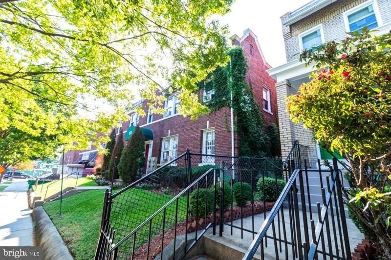321 Adams St Ne - Photo 3 of 5