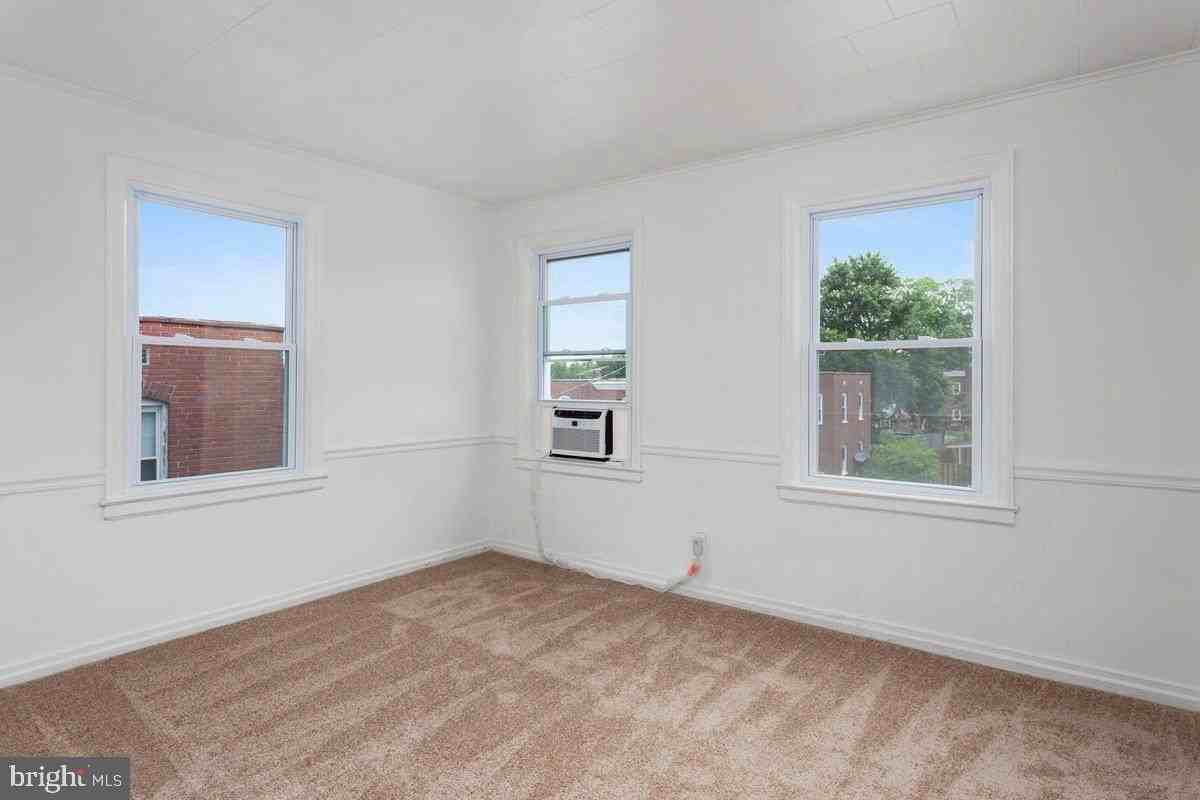 5330 4th St - Photo 7 of 24