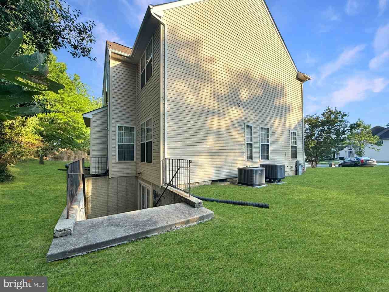 11612 Brigit Ct - Photo 5 of 12