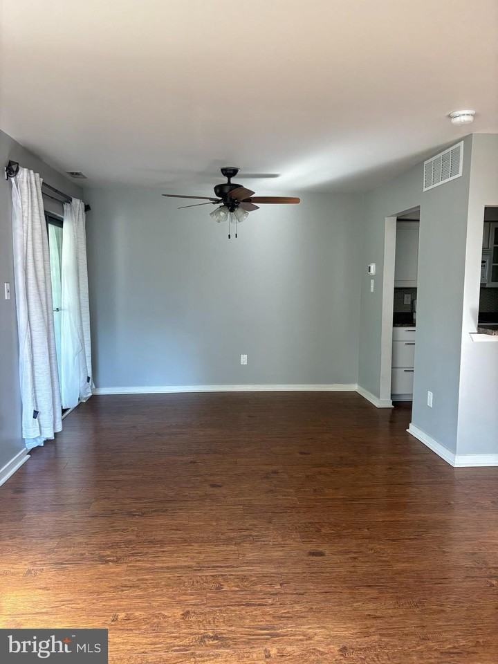 1303 Roberts Way - Photo 3 of 24