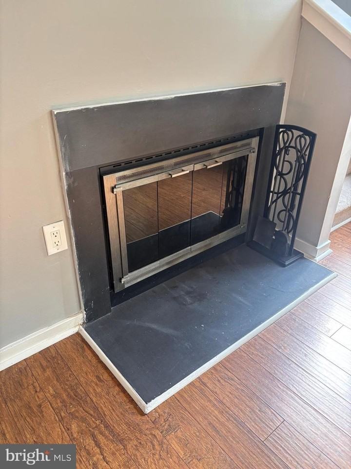 1303 Roberts Way - Photo 4 of 24