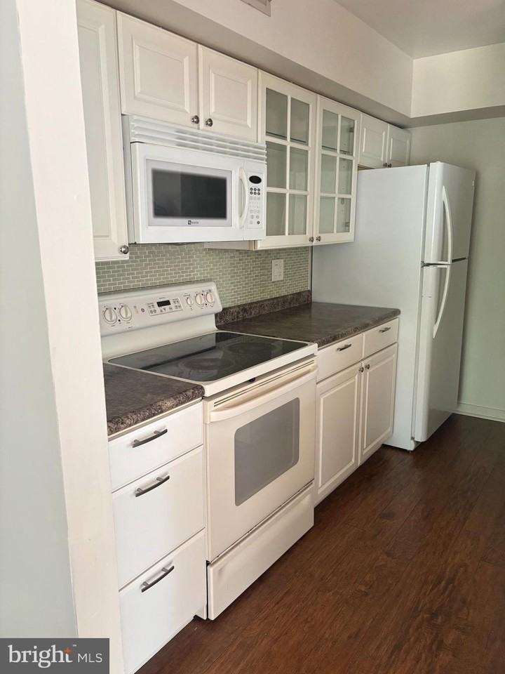 1303 Roberts Way - Photo 5 of 24