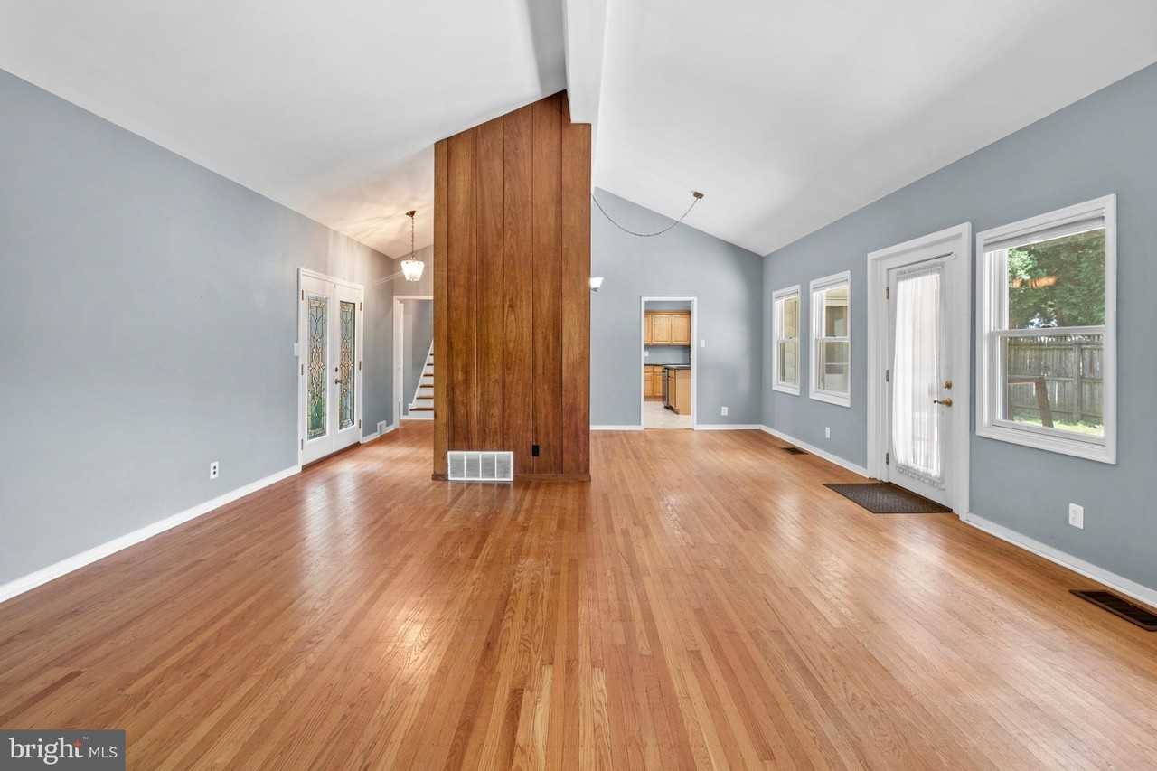 1457 Meetinghouse Rd - Photo 6 of 30